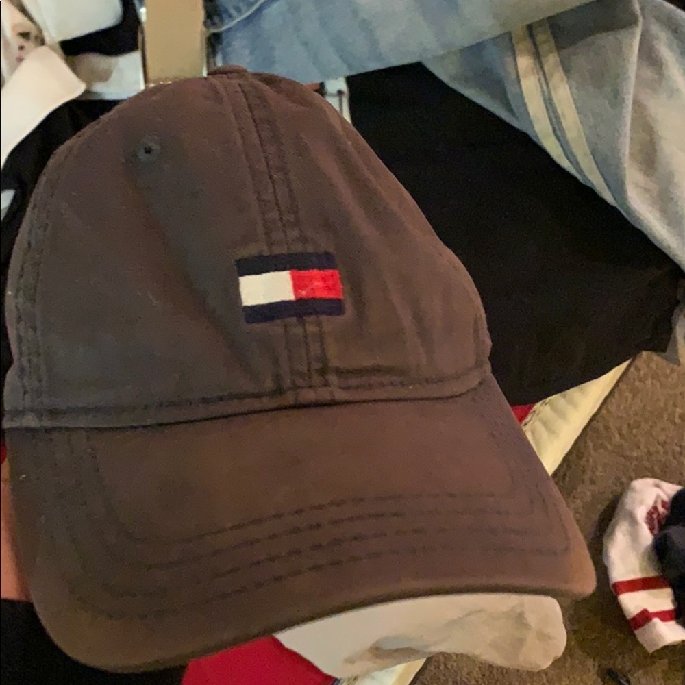 Tommy Hilfiger hat